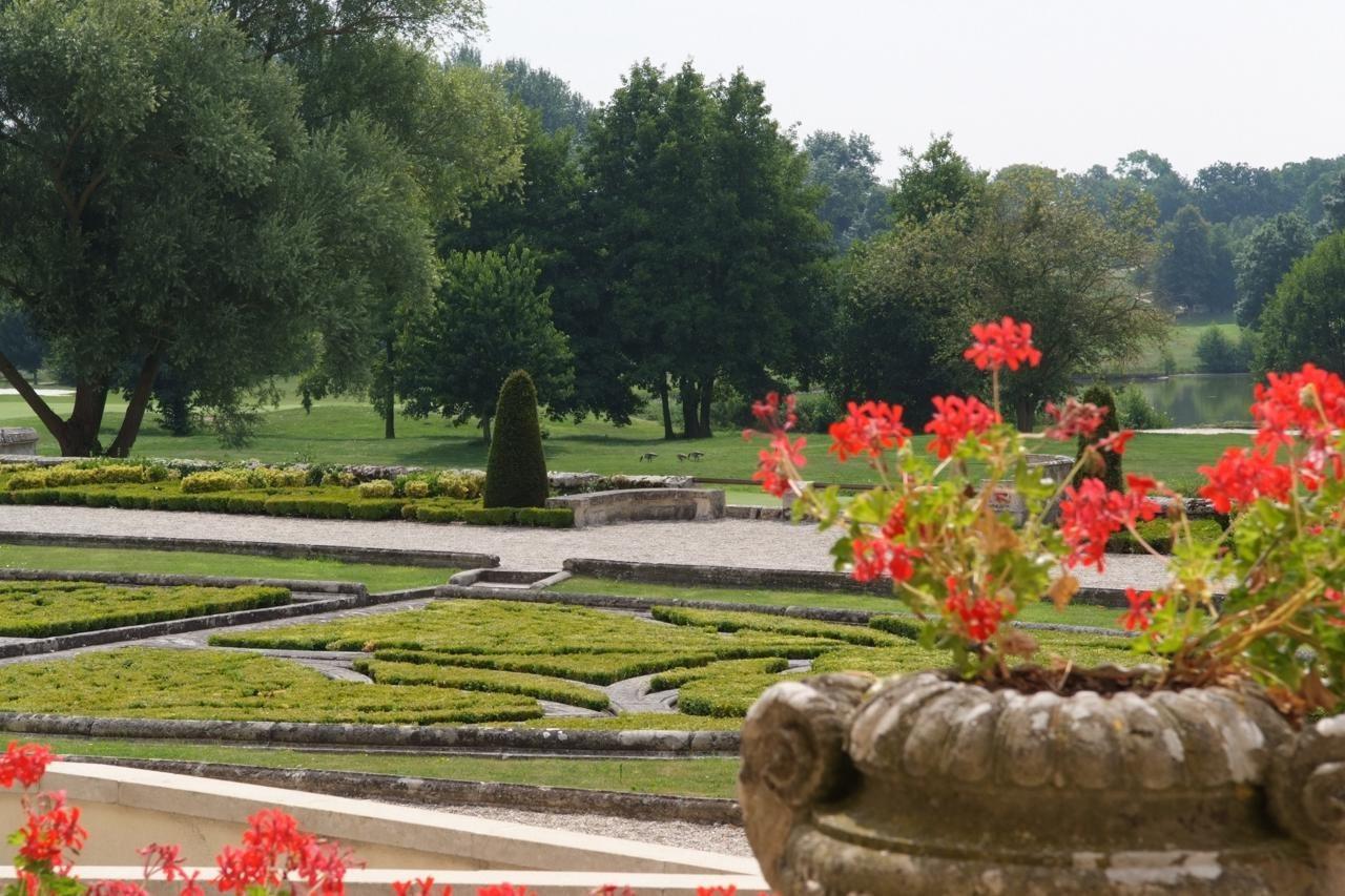 Chateau D'Augerville Golf & Spa Resort Εξωτερικό φωτογραφία