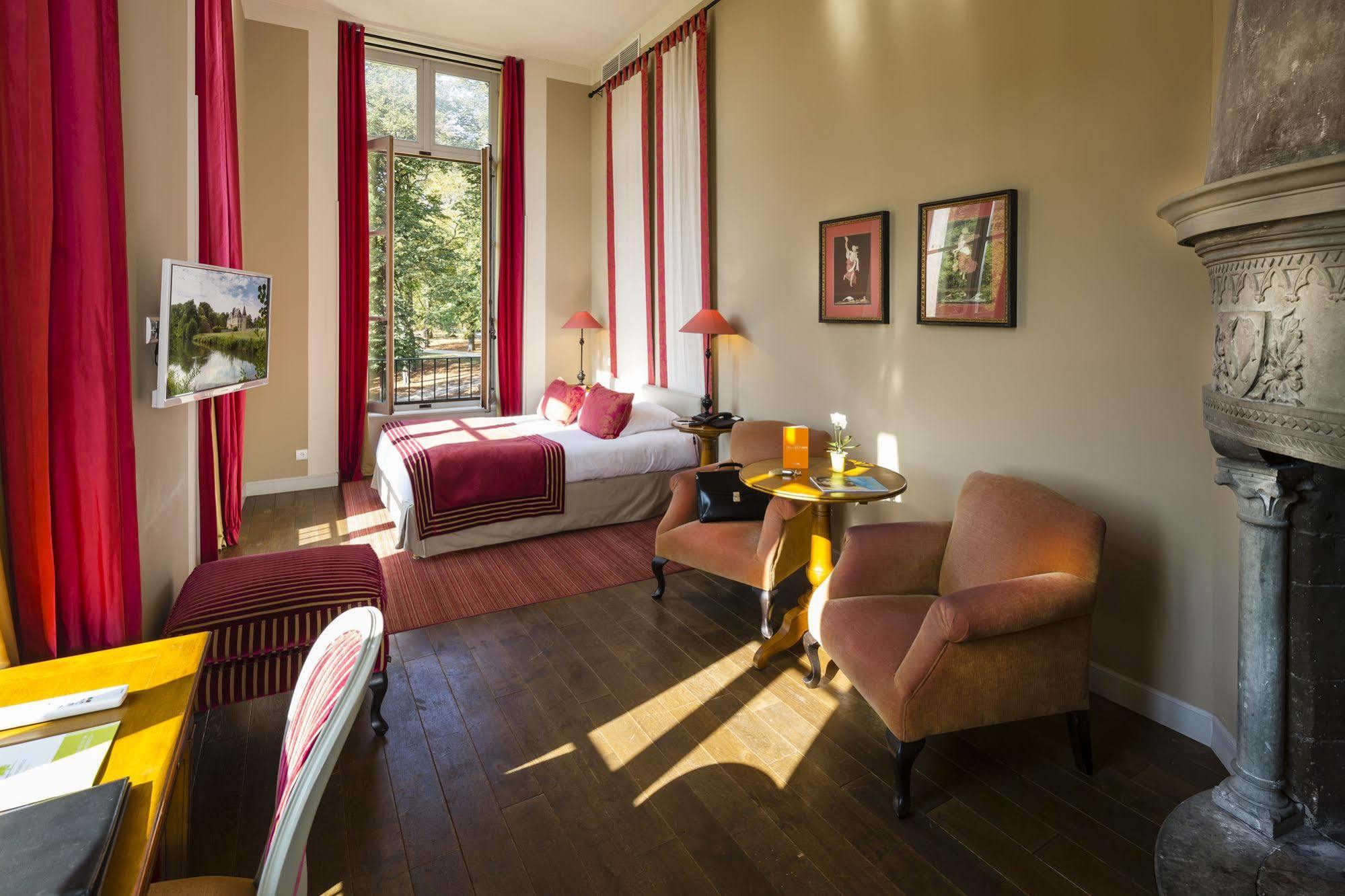 Chateau D'Augerville Golf & Spa Resort Εξωτερικό φωτογραφία