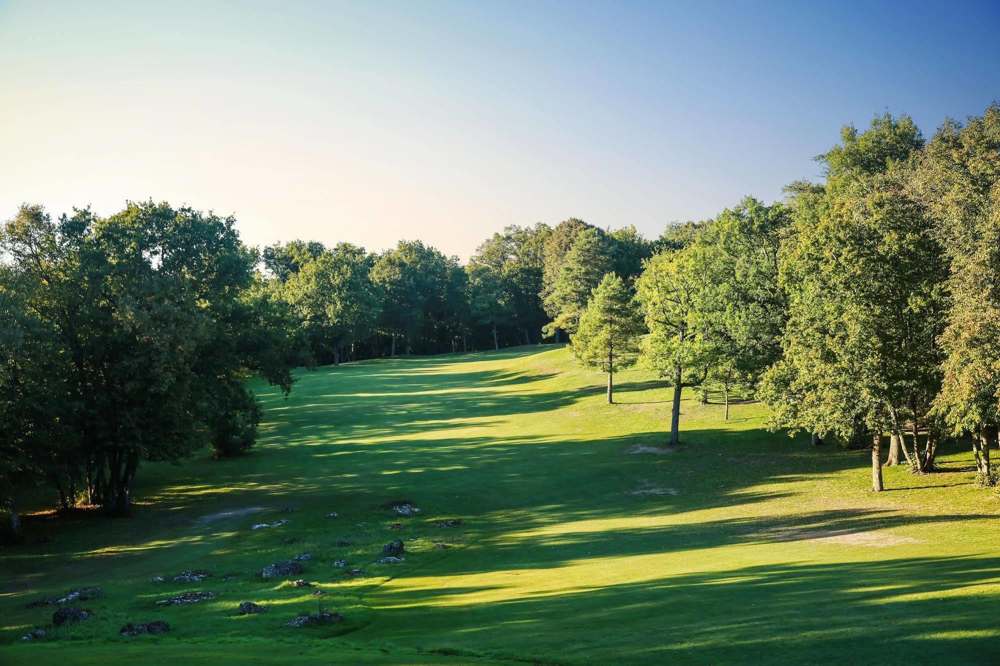 Chateau D'Augerville Golf & Spa Resort Εξωτερικό φωτογραφία