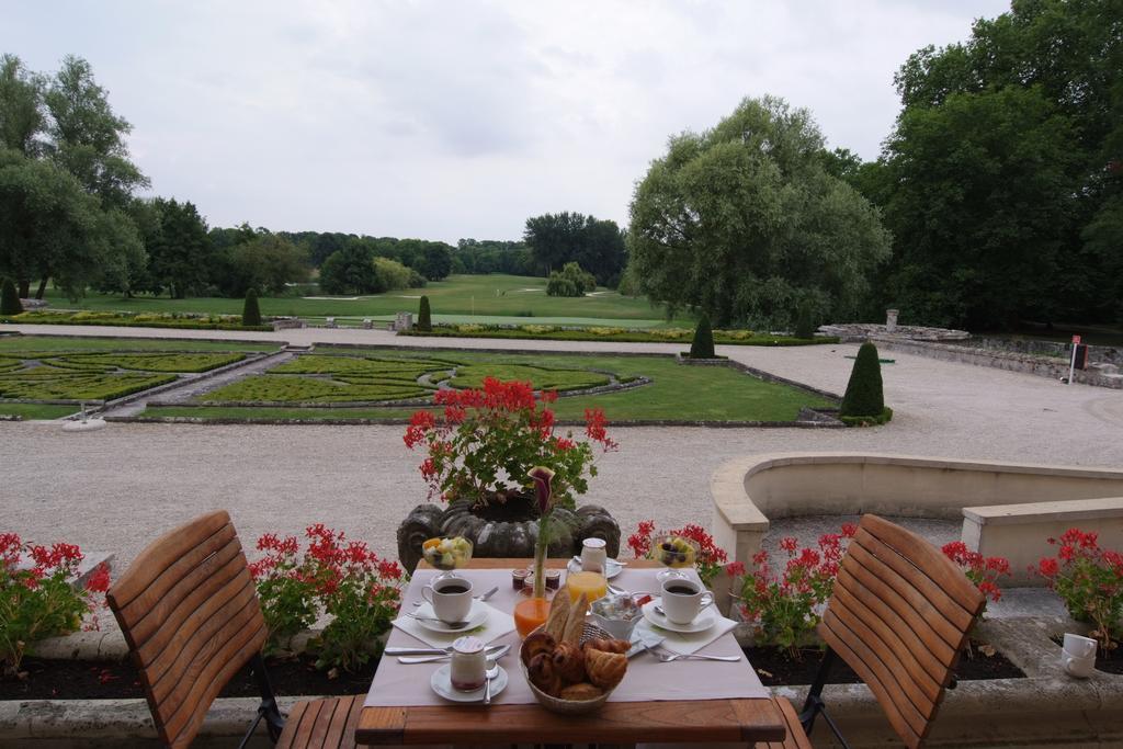 Chateau D'Augerville Golf & Spa Resort Εξωτερικό φωτογραφία